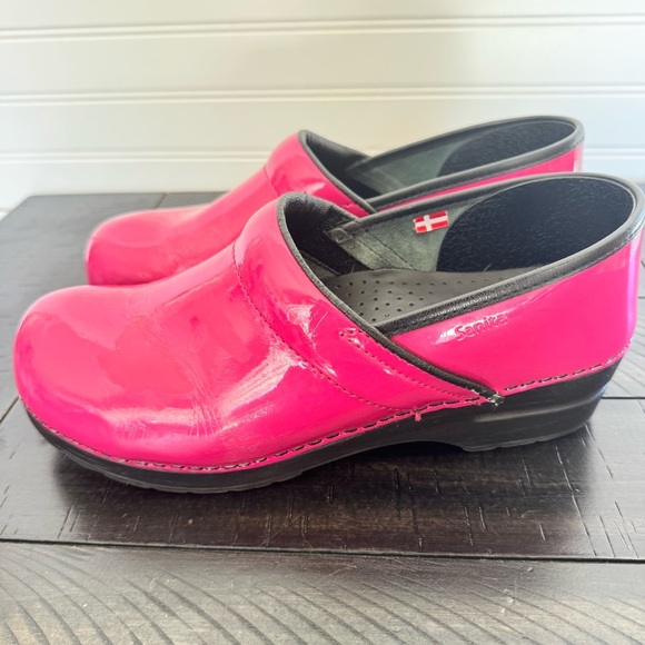 Sanita Clogs Slip On EU Size 41 US Size 10 Fuchsia Patent Leather Round Toe - Picture 10 of 13